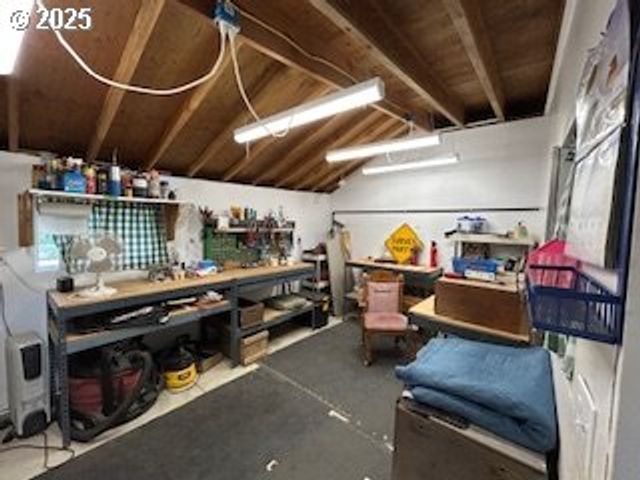 524 AZALEA Dr, Elkton, OR 97436