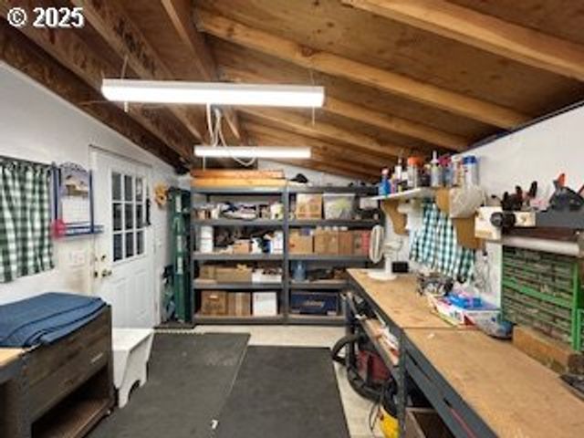 524 AZALEA Dr, Elkton, OR 97436