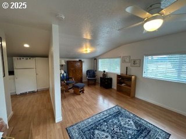 524 AZALEA Dr, Elkton, OR 97436