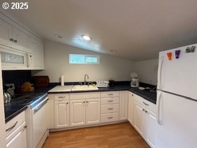 524 AZALEA Dr, Elkton, OR 97436