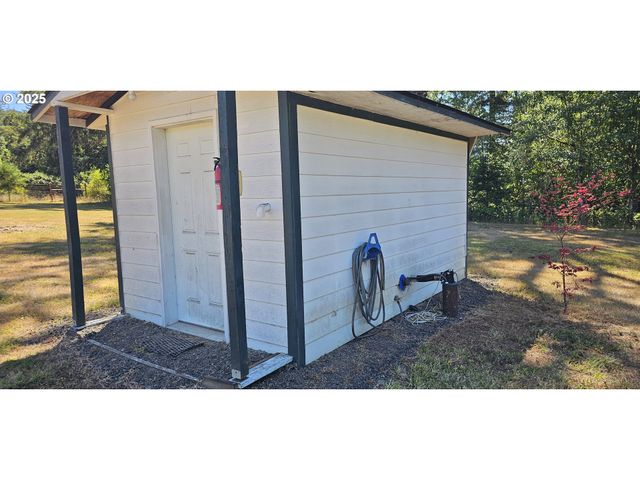 524 AZALEA Dr, Elkton, OR 97436