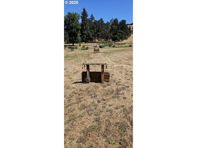 524 AZALEA Dr, Elkton, OR 97436