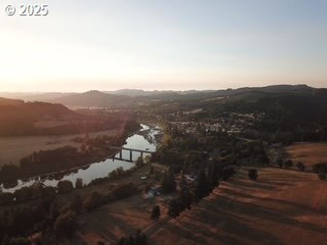 524 AZALEA Dr, Elkton, OR 97436