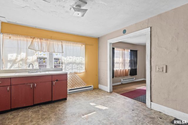 2160 S 14TH Street, Springfield, IL 62703