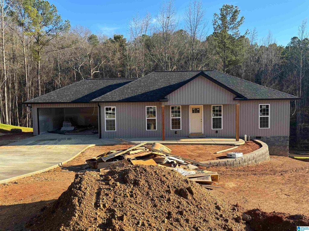 1408 LOUISE DRIVE, Jacksonville, AL 36265