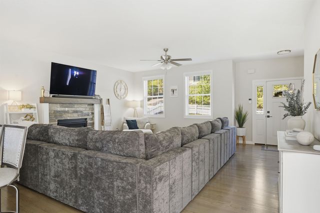119 Westwood Drive, Nashua, NH 03062