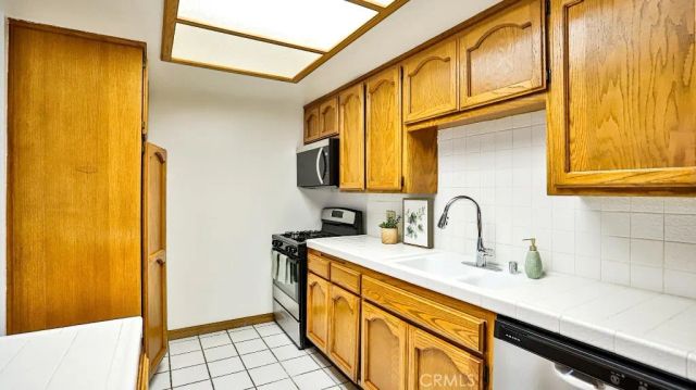 17200 Newhope, Fountain Valley, CA 92708