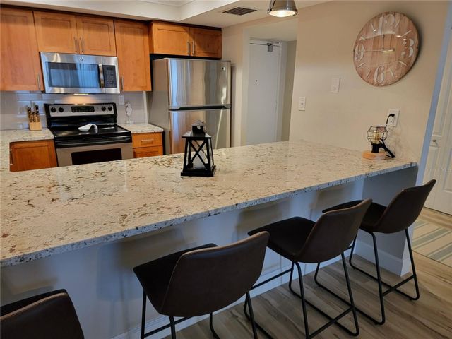7650 BAYSHORE DRIVE 302, Treasure Island, FL 33706