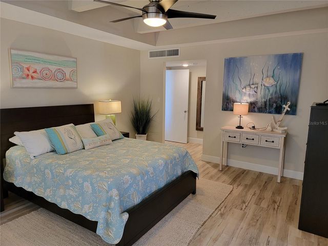 7650 BAYSHORE DRIVE 302, Treasure Island, FL 33706