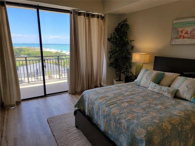7650 BAYSHORE DRIVE 302, Treasure Island, FL 33706