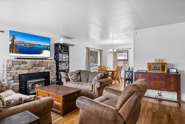 442 NE Baker Drive, Grants Pass, OR 97526