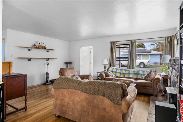 442 NE Baker Drive, Grants Pass, OR 97526