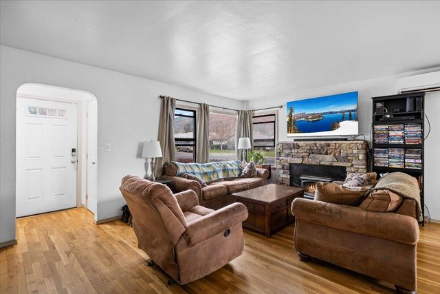 442 NE Baker Drive, Grants Pass, OR 97526