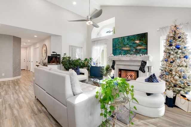 2227 Medina Gln, Escondido, CA 92026