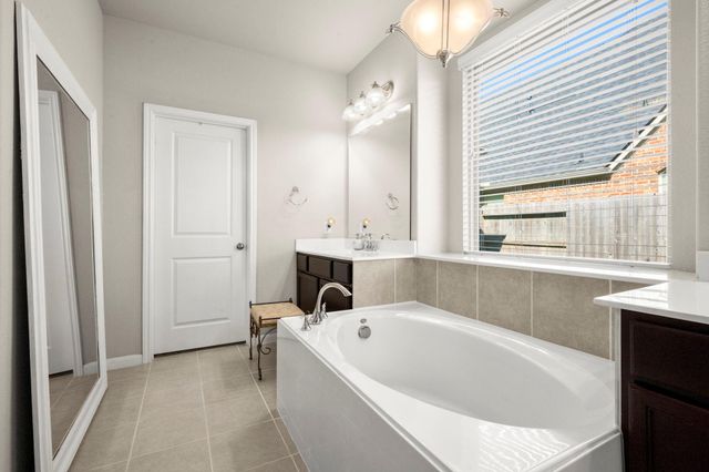 201 Climbing Oaks Place, Montgomery, TX 77316