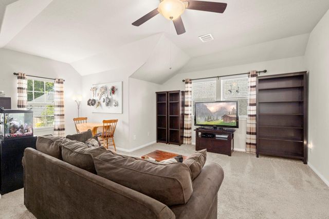 201 Climbing Oaks Place, Montgomery, TX 77316