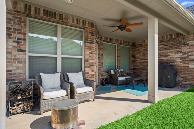 201 Climbing Oaks Place, Montgomery, TX 77316