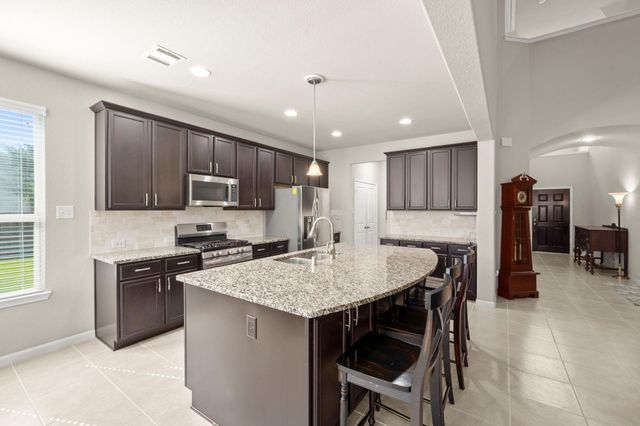 201 Climbing Oaks Place, Montgomery, TX 77316