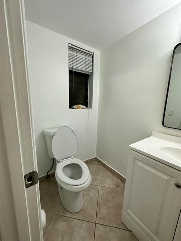 4823 NW 9th Avenue, Deerfield Beach, FL 33064