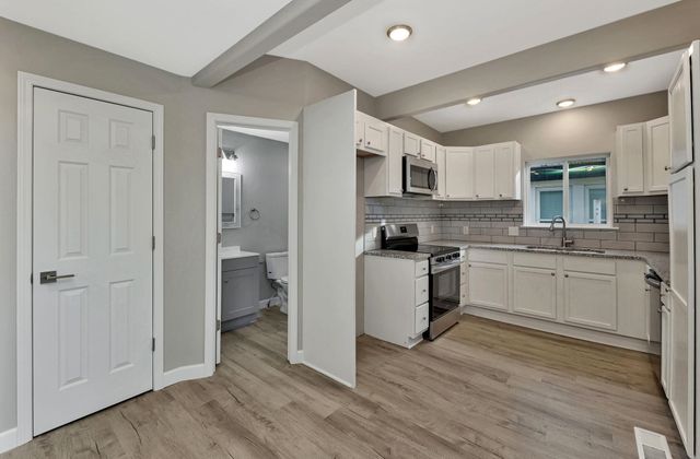 1423 W 1st St N, Wichita, KS 67203