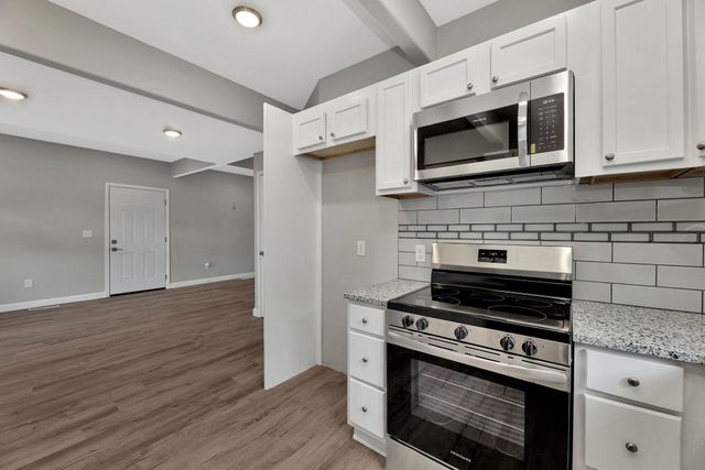 1423 W 1st St N, Wichita, KS 67203