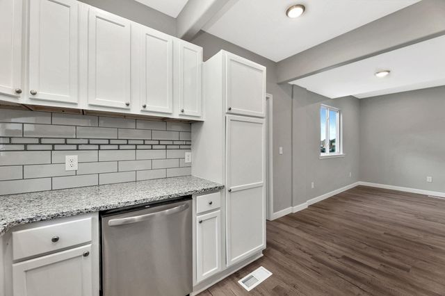 1423 W 1st St N, Wichita, KS 67203