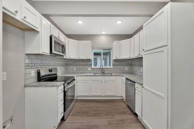 1423 W 1st St N, Wichita, KS 67203