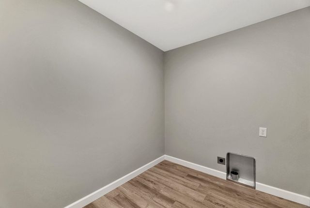 1423 W 1st St N, Wichita, KS 67203