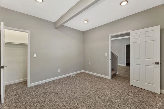 1423 W 1st St N, Wichita, KS 67203