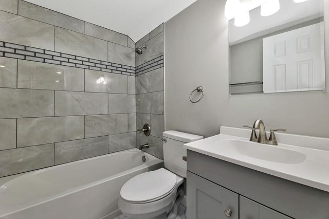 1423 W 1st St N, Wichita, KS 67203