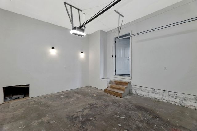 1423 W 1st St N, Wichita, KS 67203