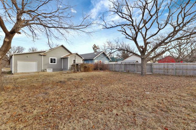 1423 W 1st St N, Wichita, KS 67203