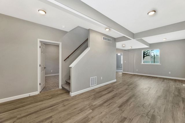 1423 W 1st St N, Wichita, KS 67203