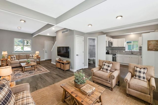 1423 W 1st St N, Wichita, KS 67203