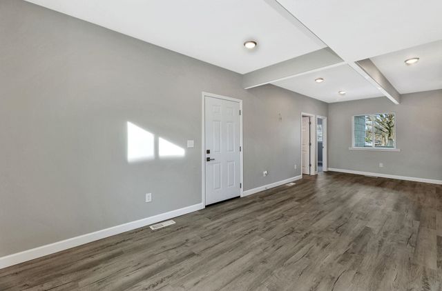 1423 W 1st St N, Wichita, KS 67203