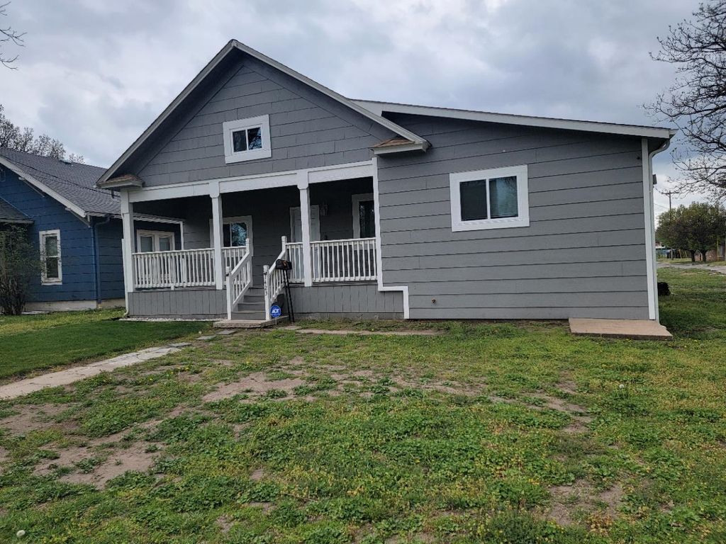 1423 W 1st St N, Wichita, KS 67203