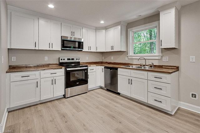 374 Yow Drive, Seagrove, NC 27341