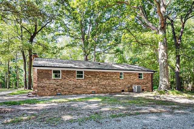 374 Yow Drive, Seagrove, NC 27341