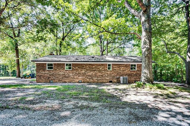374 Yow Drive, Seagrove, NC 27341