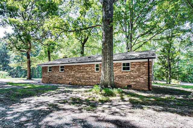 374 Yow Drive, Seagrove, NC 27341