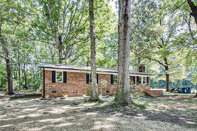 374 Yow Drive, Seagrove, NC 27341