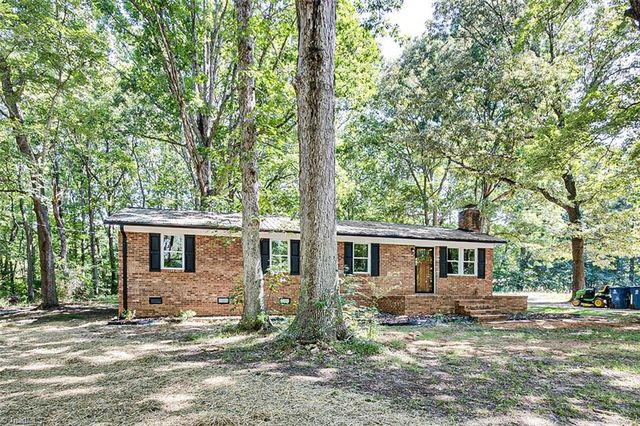 374 Yow Drive, Seagrove, NC 27341