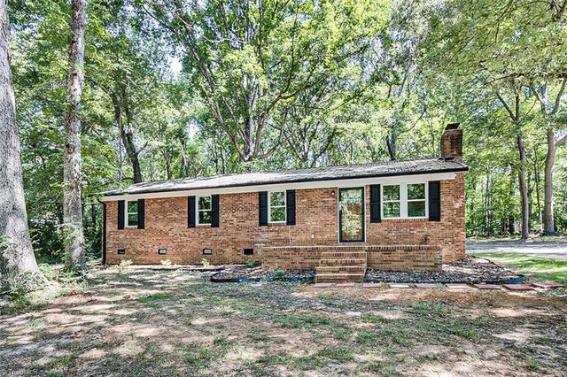 374 Yow Drive, Seagrove, NC 27341