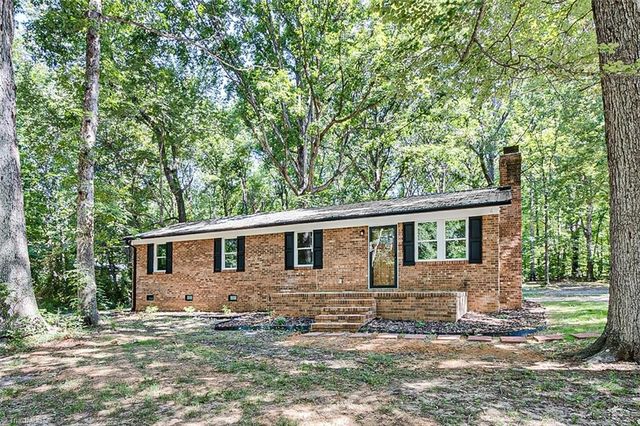 374 Yow Drive, Seagrove, NC 27341