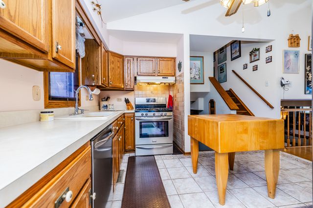 7924 W 79th Place, Bridgeview, IL 60455