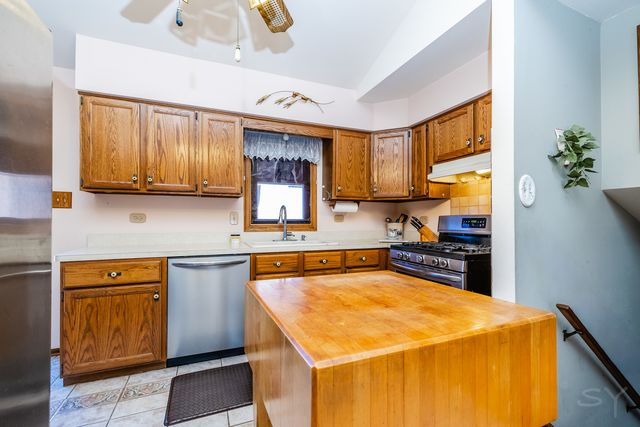 7924 W 79th Place, Bridgeview, IL 60455