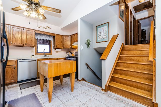 7924 W 79th Place, Bridgeview, IL 60455