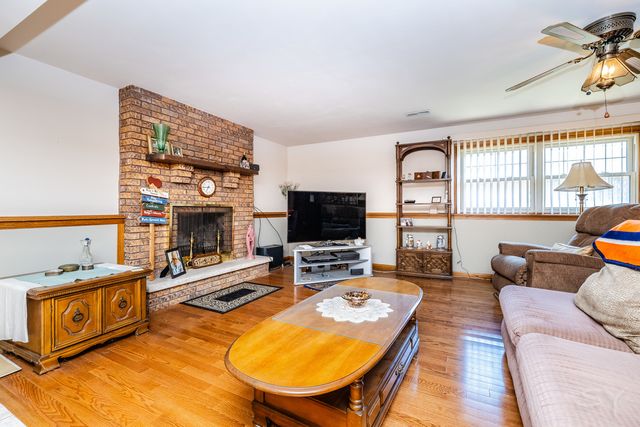 7924 W 79th Place, Bridgeview, IL 60455