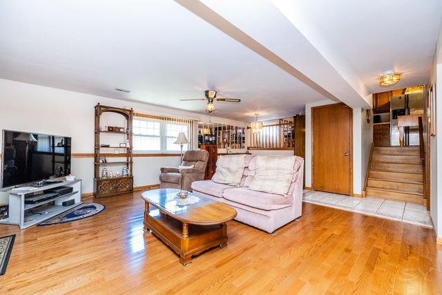 7924 W 79th Place, Bridgeview, IL 60455