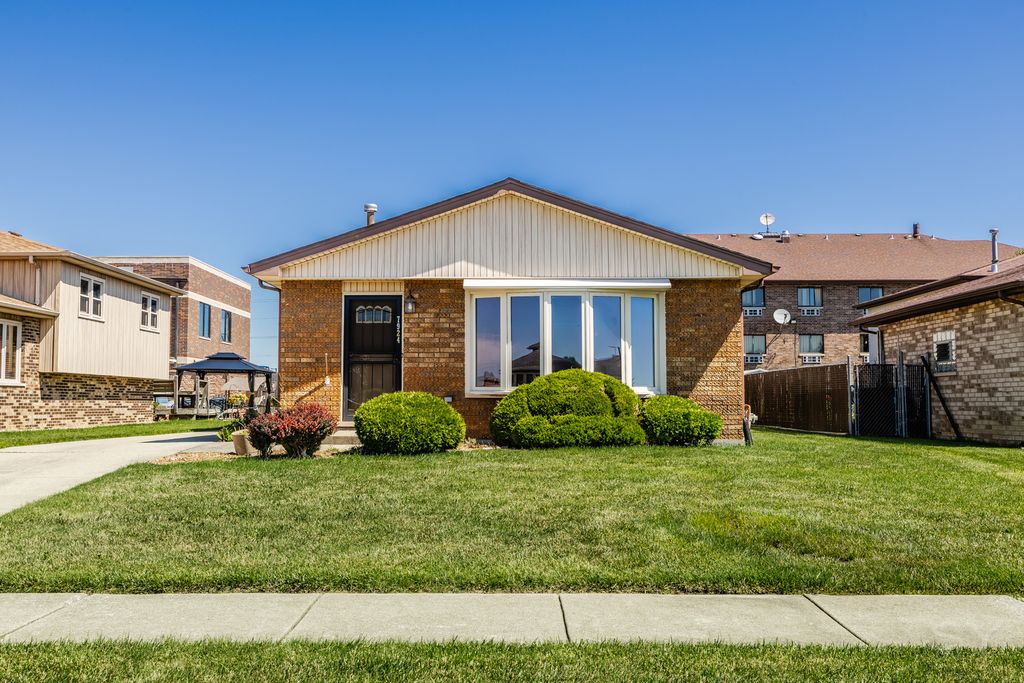 7924 W 79th Place, Bridgeview, IL 60455